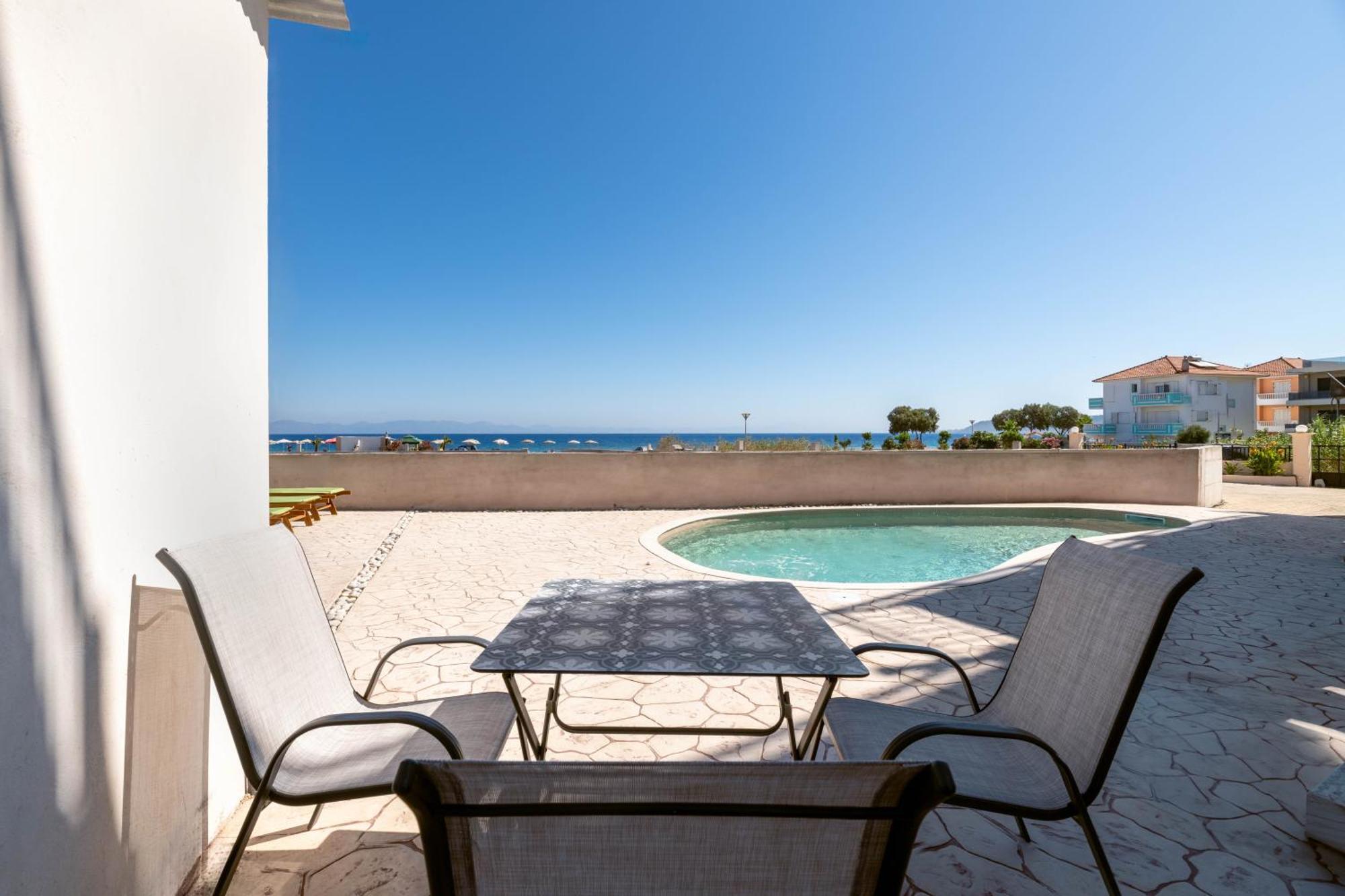 White&Blue Luxury Suites Ialysos  Exterior foto