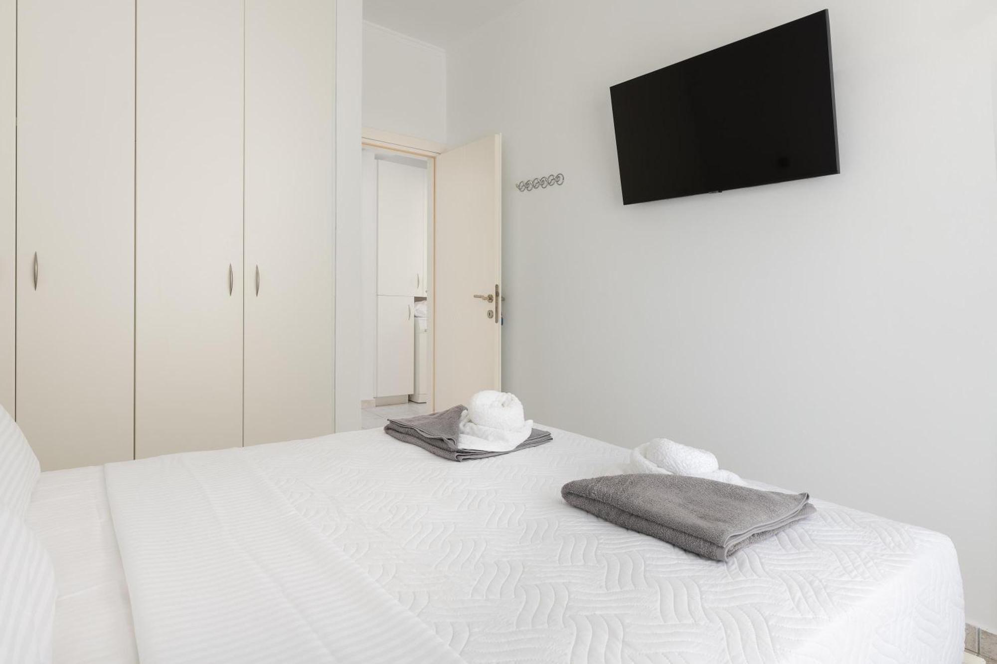 White&Blue Luxury Suites Ialysos  Exterior foto