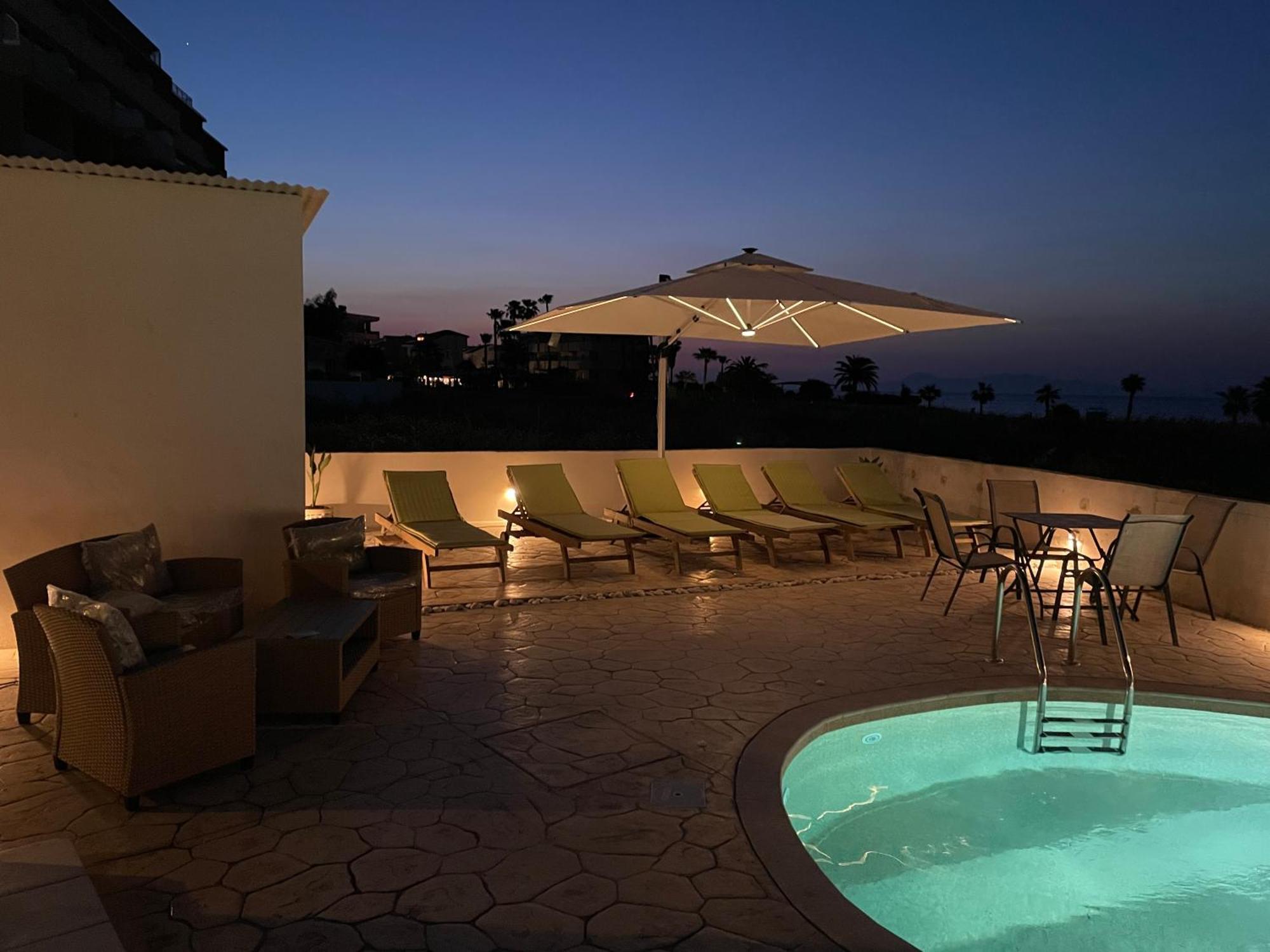 White&Blue Luxury Suites Ialysos  Exterior foto